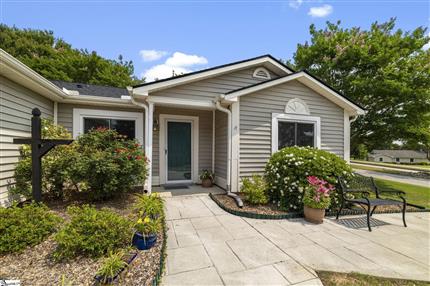 Photo of 2 Hillview Drive, Greenville, SC 29615