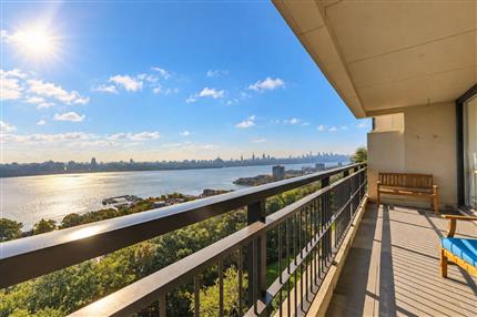 Photo of 4 HORIZON RD 1027, Fort Lee, NJ 07024