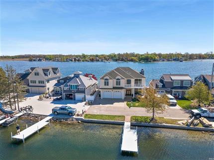Photo of 11732 N Sunrise, Syracuse, IN 46567