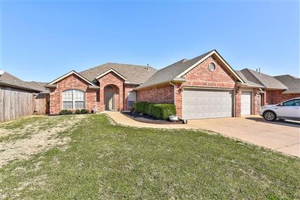 Photo of 547 Broadpoint Court Way, Mustang, OK 73064