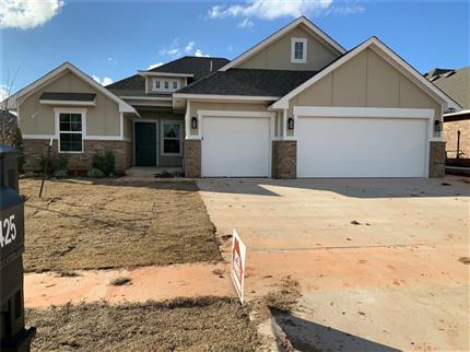 Photo of 2425 Creekview Trail, Moore, OK 73160