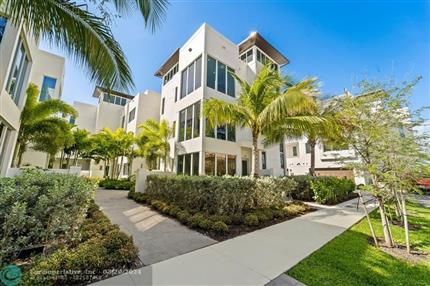 Photo of 246 Garden Ct #246, Lauderdale By The Sea, FL 33308