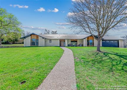 Photo of 209 Spring Mill, Kerrville, TX 78028