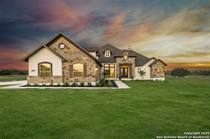Photo of 241 Stone Loop, Castroville, TX 78009
