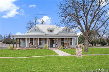 Photo of 405 Front St, Comfort, TX 78013