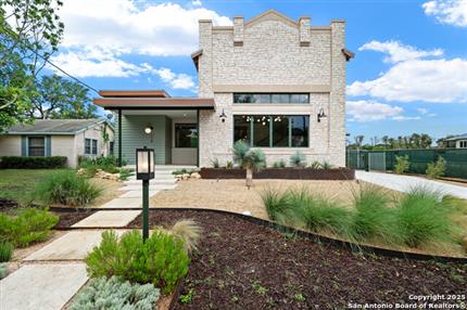 Photo of 118 Second St, Boerne, TX 78006
