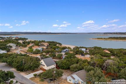 Photo of 450 Stagecoach Dr, Canyon Lake, TX 78133